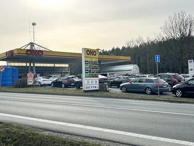 Rekordní ceny nafty, opravy v Týně, nový Lidl a úspěch kalendáře hasiček