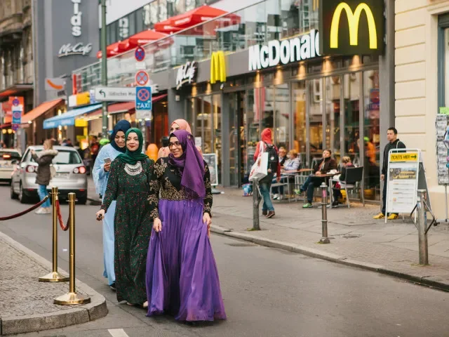 Němečtí Zelení chtějí prosadit islamizaci pomocí zákona. Navrhují státní podporu, výuku islámu či rušení zákazů šátků - Politika Echo24.cz článek na Media24.cz