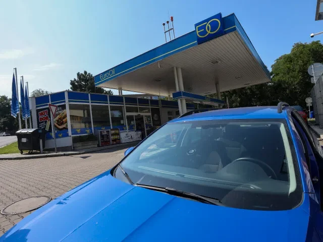 Některé benzinky mají nižší ceny než ty státní. Je to jejich dlouhodobá politika, říká ČEPRO