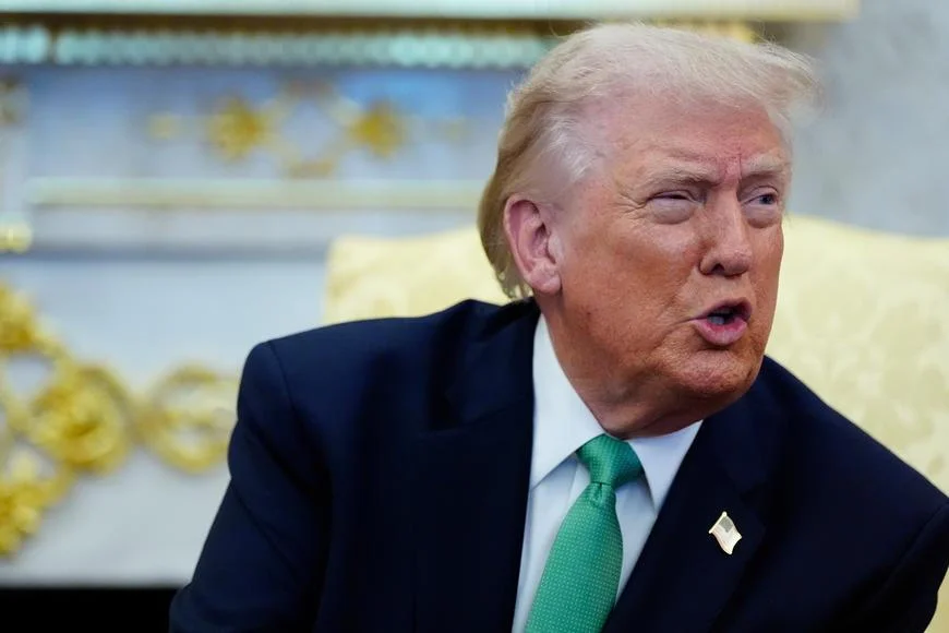 Když vzduchem létají ostrá slova. Jak si umělci vyřizují účty s politiky a naopak