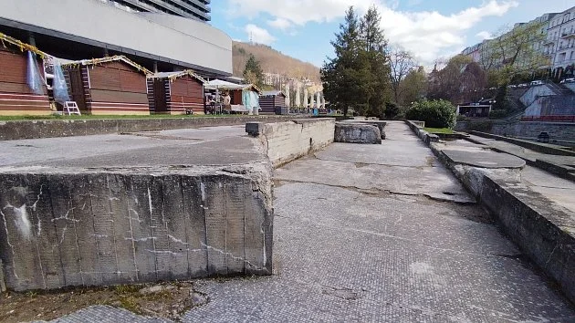 Premiér Babiš se chystá do Varů. Radní mu chtějí ukázat ostudy města - Domácí Denik.cz článek na Media24.cz