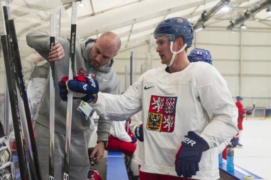 První kolo Zlaté hokejky ovládl Nečas, osminásobný vítěz Pastrňák je druhý