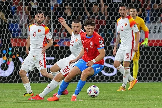 Česká reprezentace má nového kapitána. Do baráže o MS půjde s páskou Krejčí