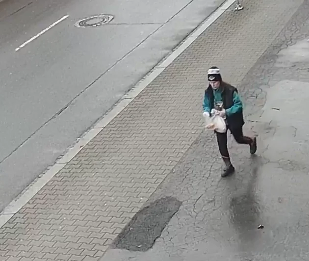 Krádež zboží v Ostravě. Policie hledá ženu, která by mohla pomoci k objasnění