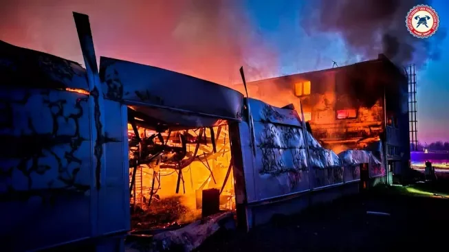 Policie obvinila z terorismu podezřelé ze zapálení areálu v Pardubicích