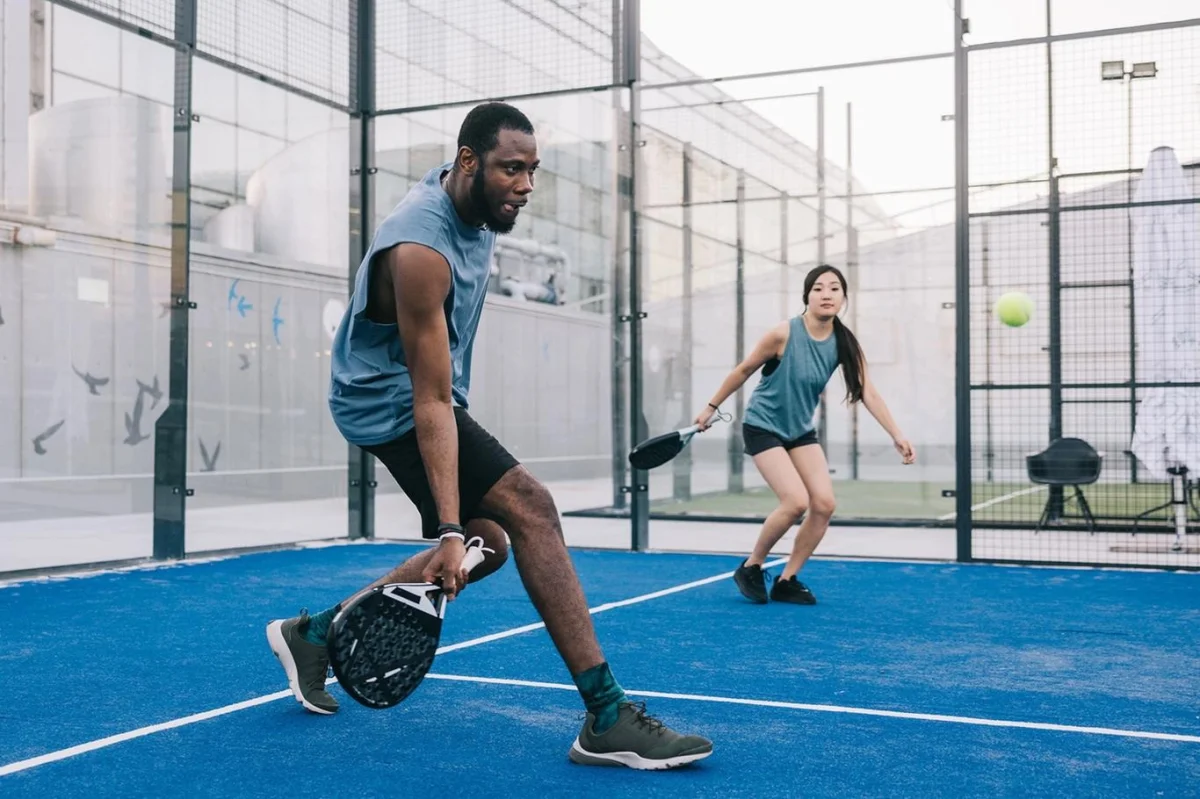 Stačí jedna hra a pochopíte: Proč padel milují i ti, co nesnáší sport - Zábava kondice.cz článek na Media24.cz