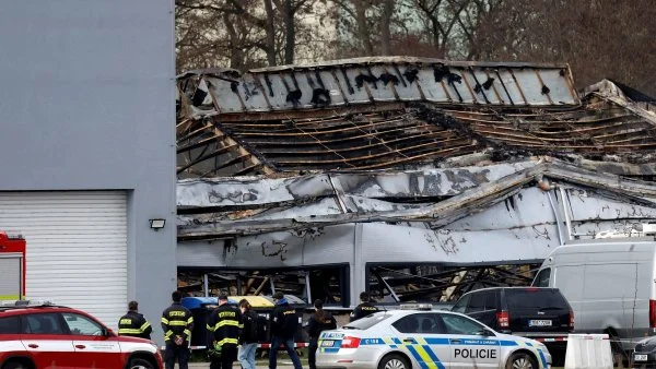 Tři podezřelé ze zapálení haly zbrojovky v Pardubicích zadržela policie. Jednoho z nich na Slovensku