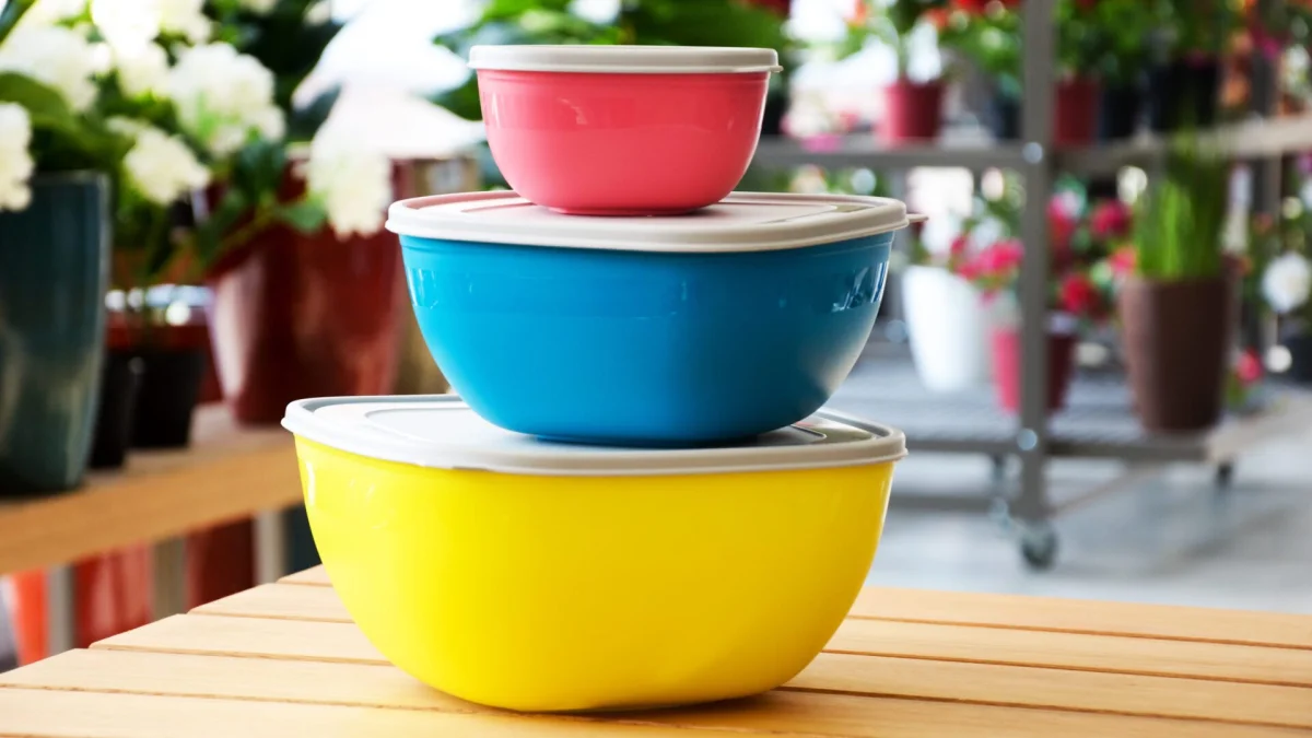 Potraviny, které byste neměli dávat do plastových nádob: zhoršují chuť i trvanlivost