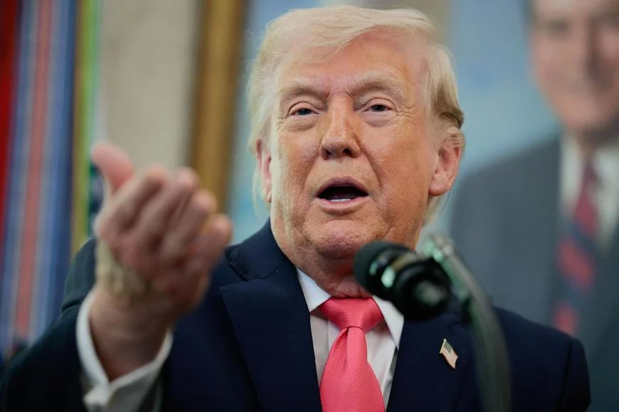 Skončí válka? Ropa v reakci na mírový plán zlevnila. Írán se ale Trumpovi vysmál