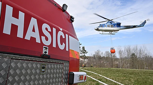 Na Jihlavsku hořelo dvacet hektarů lesa, vodu shazoval i vrtulník - Krimi iDnes.cz článek na Media24.cz