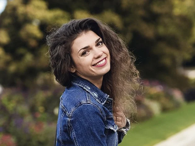 Denisa Pfauserová: Je mi úzko. Svět je v plamenech a já doma dělám lívance