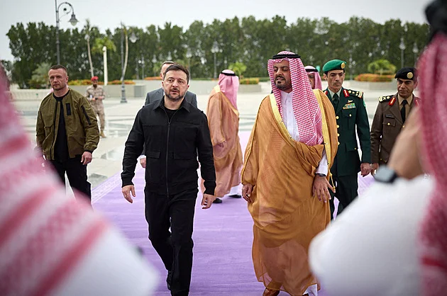 Zelenskyj přijel na jednání v Saúdské Arábii. Ta čelí odvetným útokům z Íránu