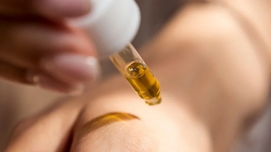 Ztenčuje retinol pleť? Odborníci vysvětlují častý mýtus