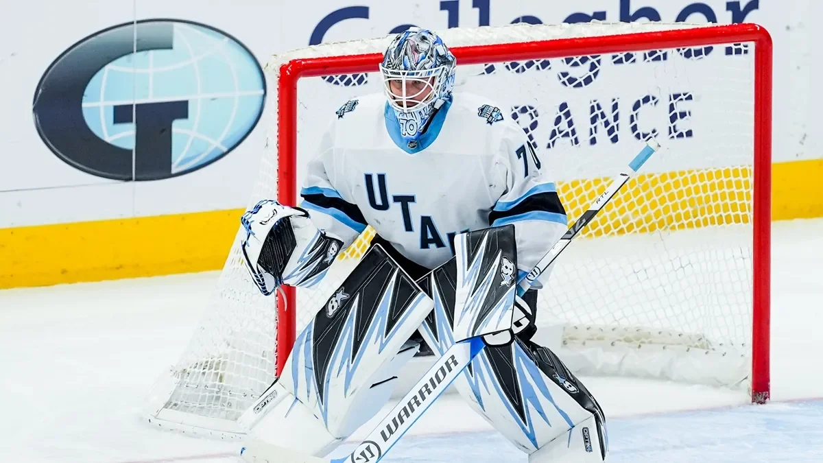 Senzační sezóna vynesla českému obrovi smlouvu v NHL. V Utahu rozšíří českou gólmanskou kolonii