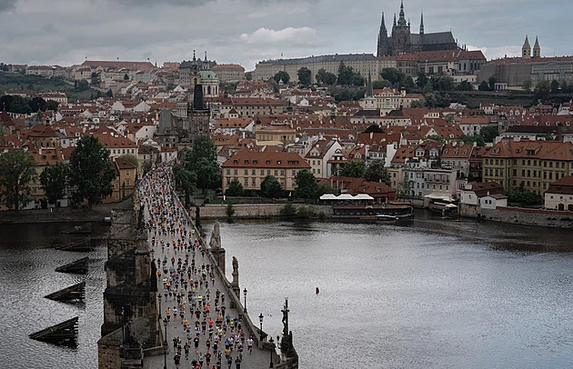 Pražský půlmaraton ovlivní přes 20 linek MHD, uzavře ulice i zastávky. Týká se to i vás?