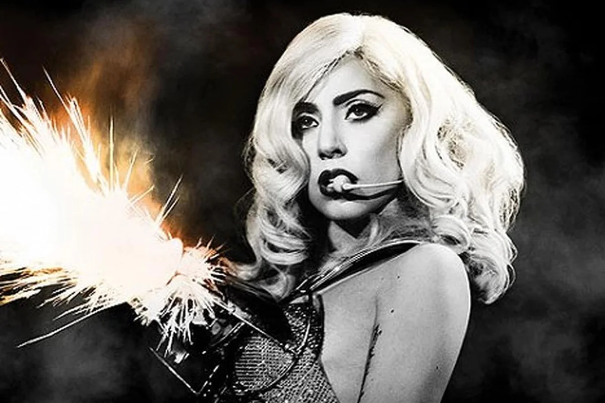 Šaty z masa byly jen začátek! Lady Gaga se z provokativní zpěvačky vypracovala i v obdivovanou herečku