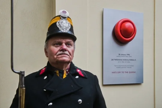 V Brně odhalili pamětní desku jako připomínku návštěvy královny Alžběty II.