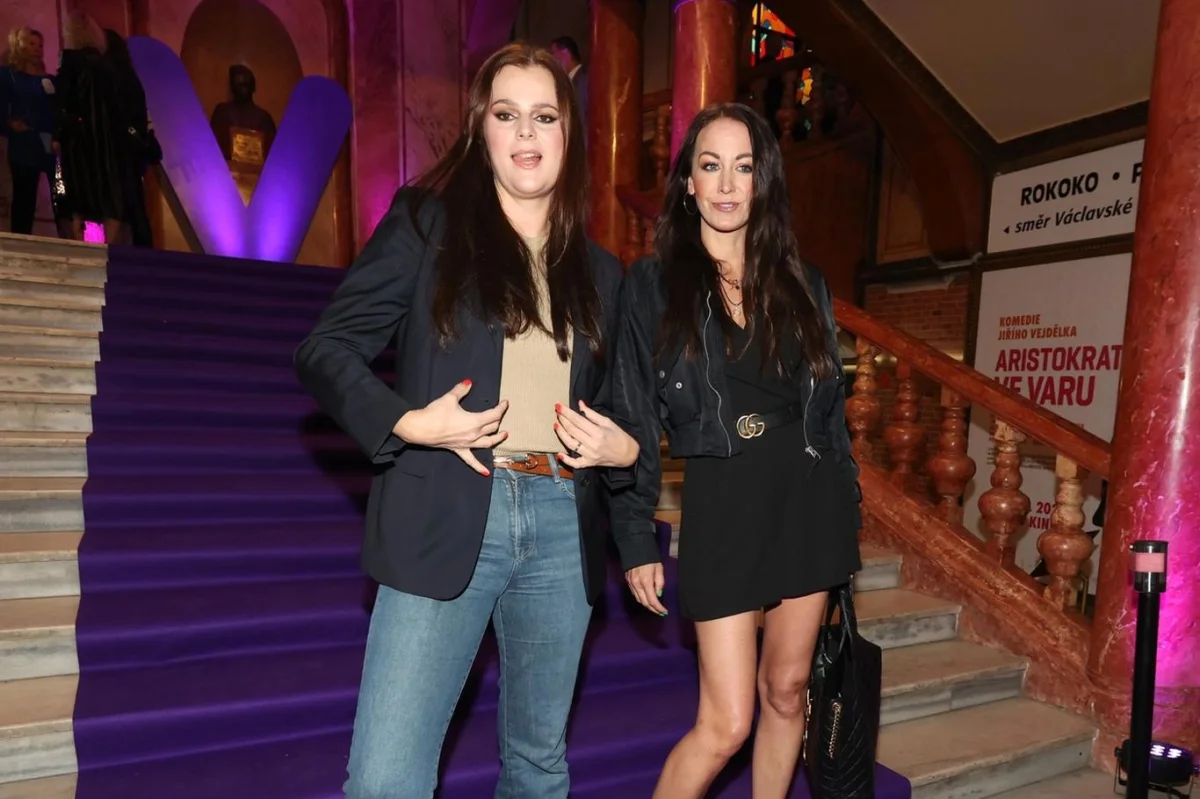 Koktová si rýpla do inteligence Hanychové. V podcastu musela mluvit jako primitiv, aby jí rozuměla