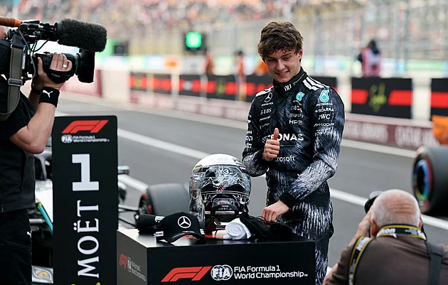 Antonelli vyhrál kvalifikaci F1 v Japonsku před Russellem, Verstappen zaostal