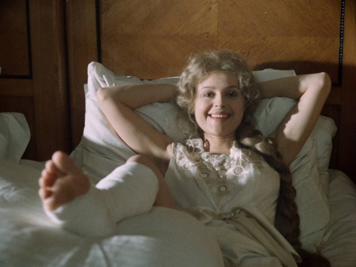 Postřižiny: Těhotná Vášáryová se opila pivem, uražený Menšík a trik s falešným komínem - Kultura vTELCE.cz článek na Media24.cz