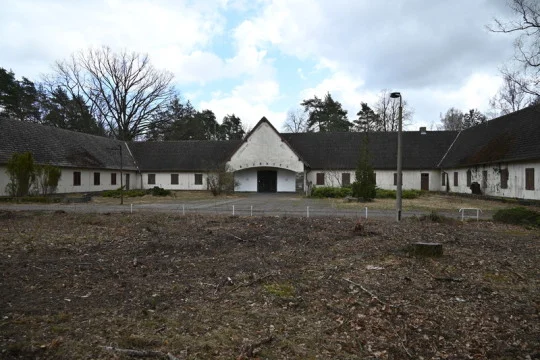 S areálem kolem Goebbelsovy vily si úřady nevědí rady, mohl by posloužit armádě