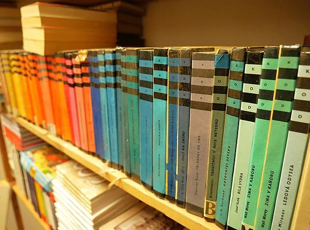 Ve Žďáře končí antikvariát. „Bez online prodeje to nejde, knihy rozdám,“ říká majitel