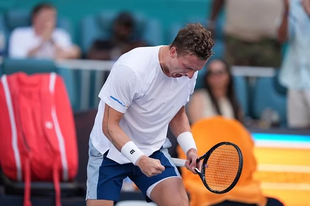 Od slz bolesti až na vrchol? Lehečkův příběh sleduje celý svět, Sinner se klaní