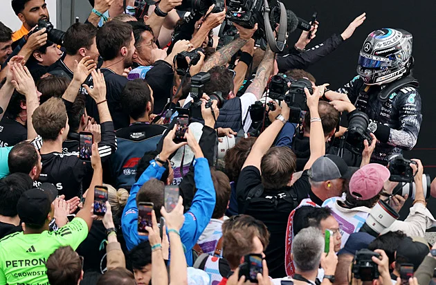 Vše proti mně. Russella štvala smůla, cítí se ohrožený? Šéf chce Antonelliho chránit