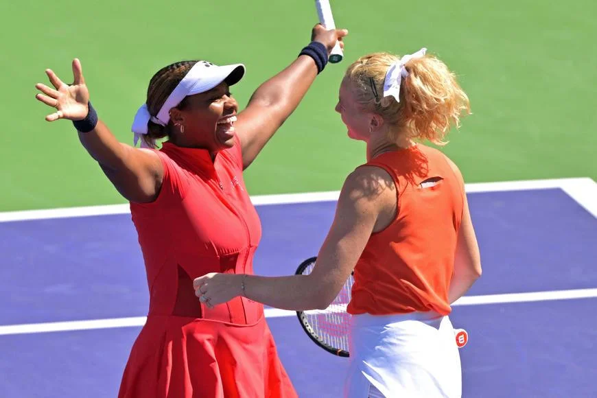 Siniaková usiluje ve finále v Miami po boku Američanky o další historický milník