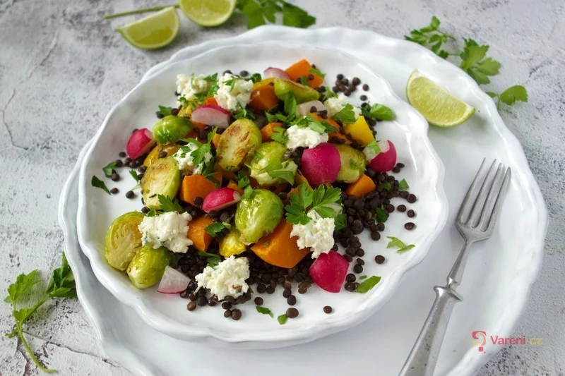 Teplý čočkový salát