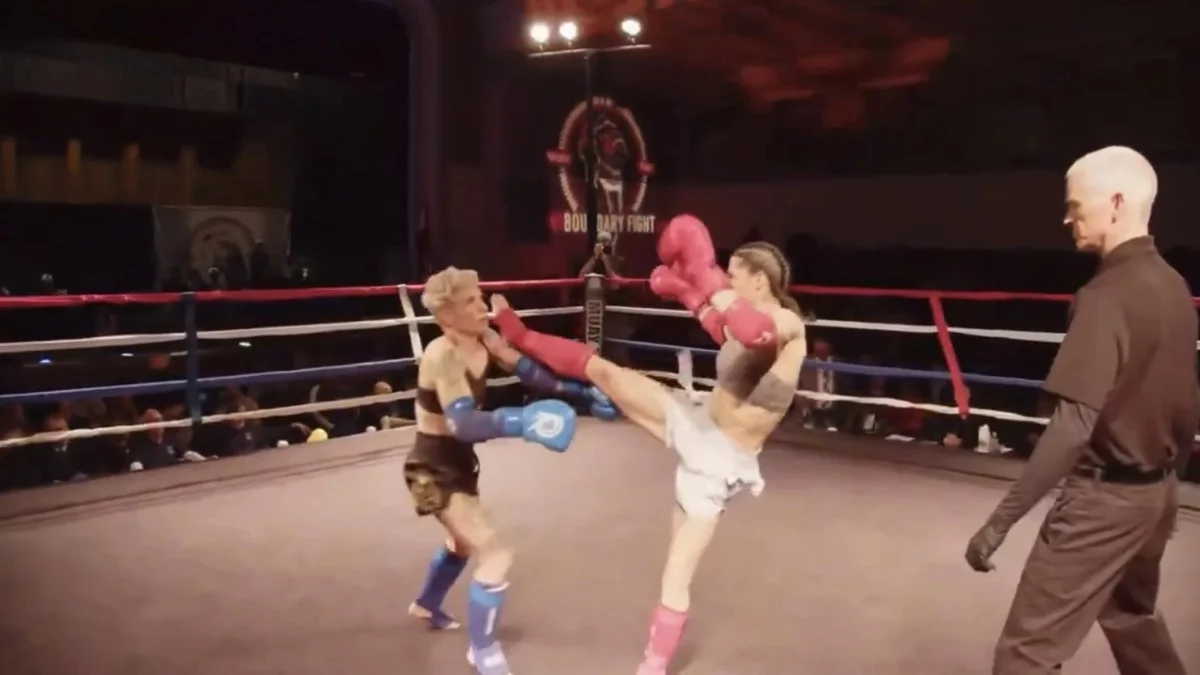 Šest sekund a bylo hotovo. Rychlé KO z amatérského Muay Thai rozjelo debatu o fair play