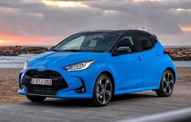 PORADNA: Clio vs. Yaris – je do města lepší hybrid od Renaultu, nebo Toyoty?