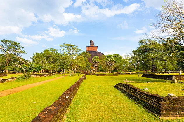Srí Lanka skrývá cihlový zázrak. Stúpa se řadí mezi největší stavby starověku