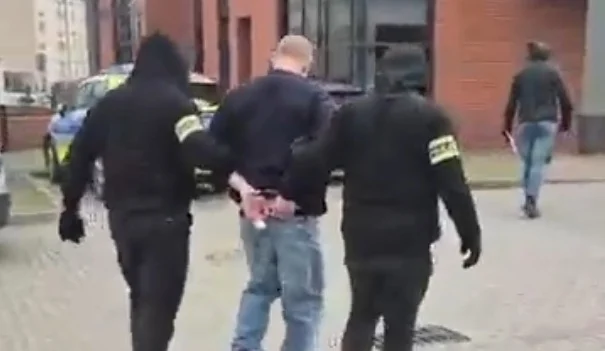 Podezřelý z vraždy ženy v Praze byl vypátrán v Polsku