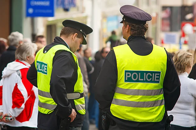 Policie se samopaly u kostelů i na velkých akcích. O Velikonocích posílí hlídky