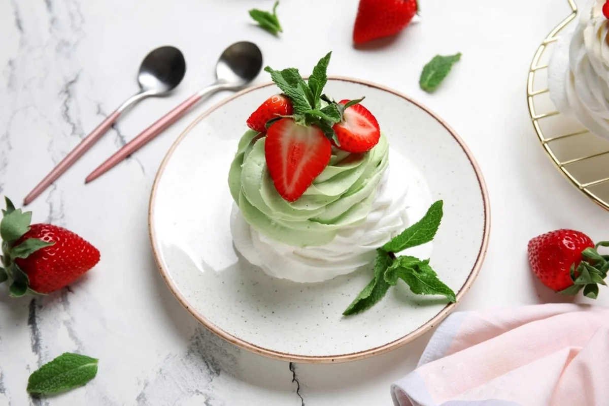 Sladký svět 6. díl: Pavlova jako dort inspirovaný sukní. O původ tohoto dezertu se přou dvě země