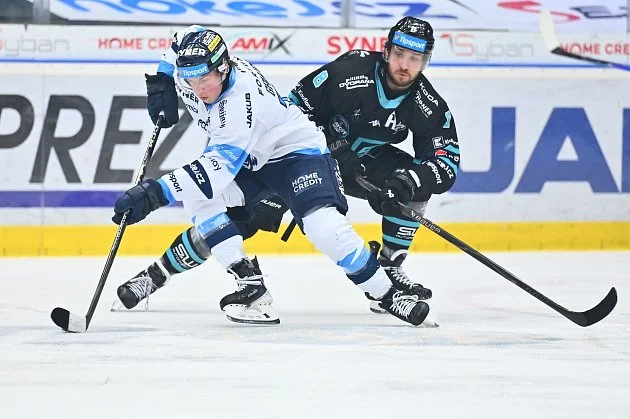 Kapitán Energie Černoch umlčel Home Credit Arénu a poslal Vary do semifinále!