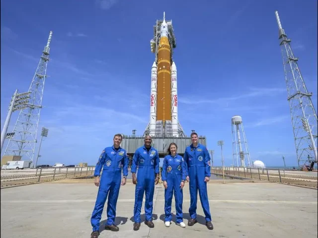 NASA už odpočítává start. Astronauti se po více než 50 letech chystají k Měsíci