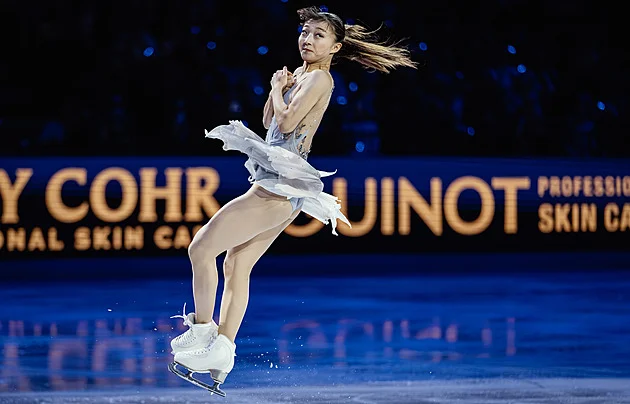 OBRAZEM: Král čtverných skoků, divácký rekord i fotbalová vsuvka. Jak vypadalo krasobruslařské MS