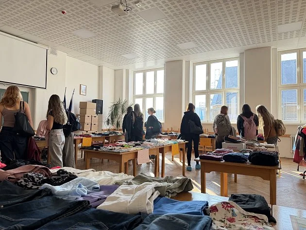 Studentky Obchodní akademie v Berouně uspořádaly bazárek. Pro dobrou věc