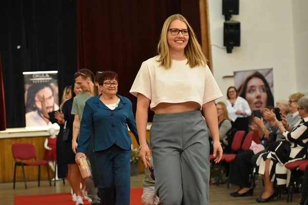 Krása s příběhem. Nýrské ženy překvapily elegancí a vzdaly hold tradicím