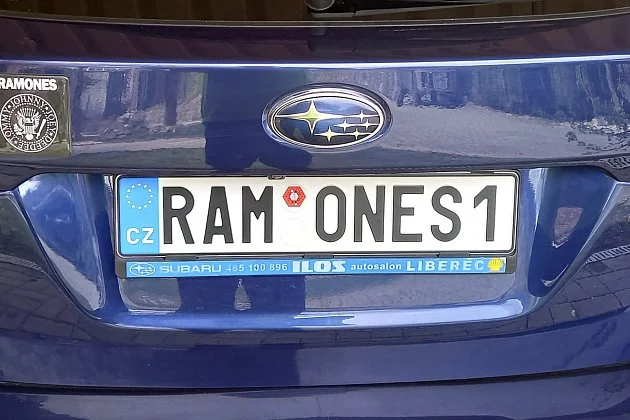 1NA PLECH či COF FEE01. Hlasujte v 2. kole fotosoutěže o nejkurióznější SPZ