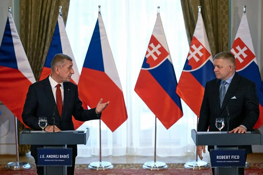 Slovensko podle Fica možná zruší stav ropné nouze, požádal ho o to Babiš