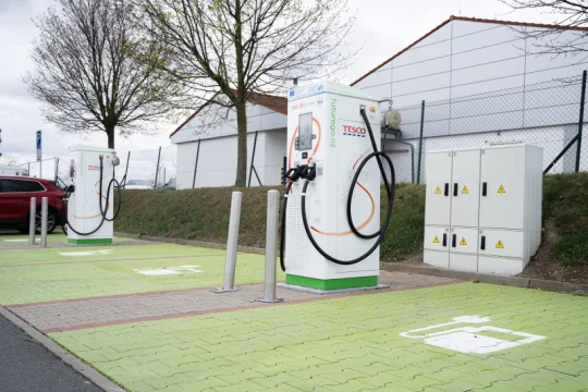 ČEZ postaví u obchodů Tesco další desítky dobíječek - Zprávy ČTK ceskenoviny.cz článek na Media24.cz