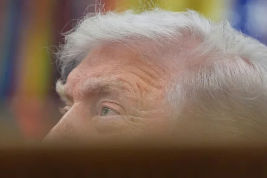 Trump odebral dotace veřejnoprávním médiím v rozporu s ústavou, rozhodl soudce