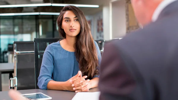 Drahý nábor i útěky pracovníků ke konkurenci. Firmy loni z populární destinace přivedly jen polovinu lidí, než mohly - Domácí HN.cz článek na Media24.cz