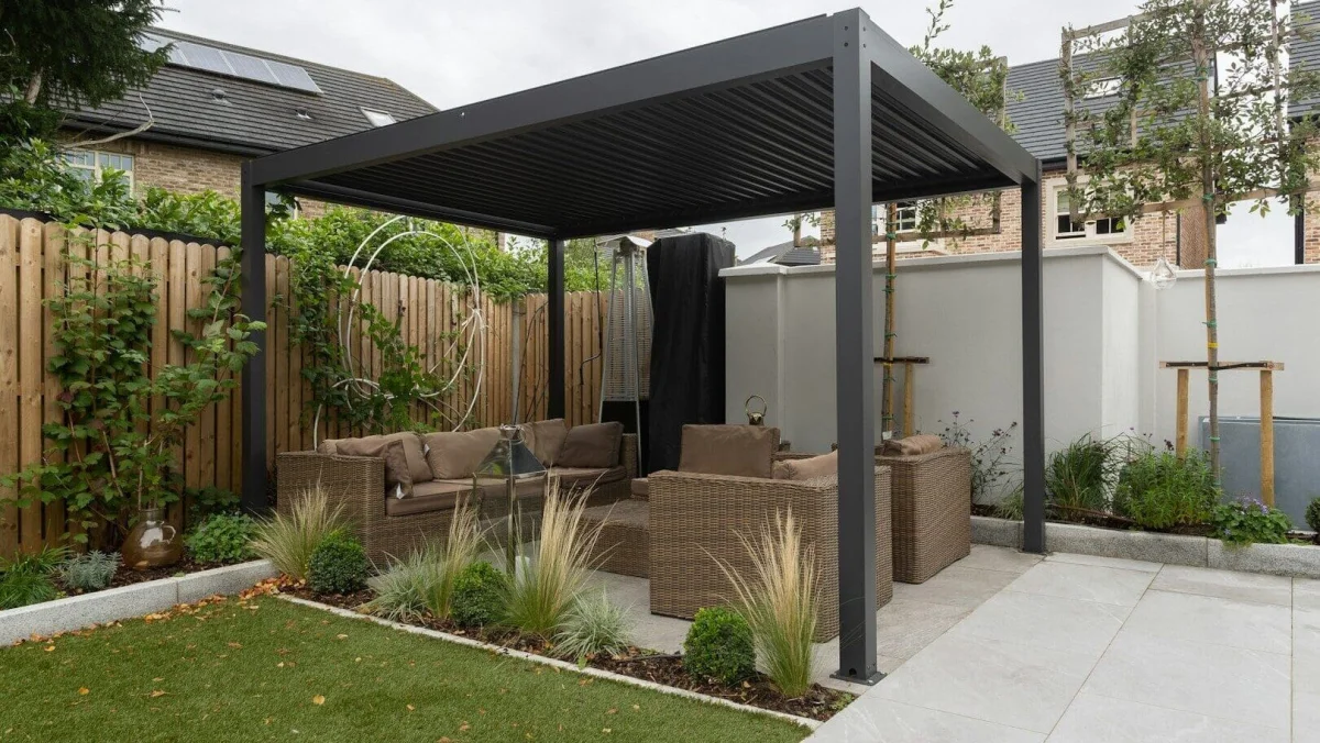 Pergoly na zahradě jsou minulostí. Nový trend je vzdušný a prakticky nezničitelný