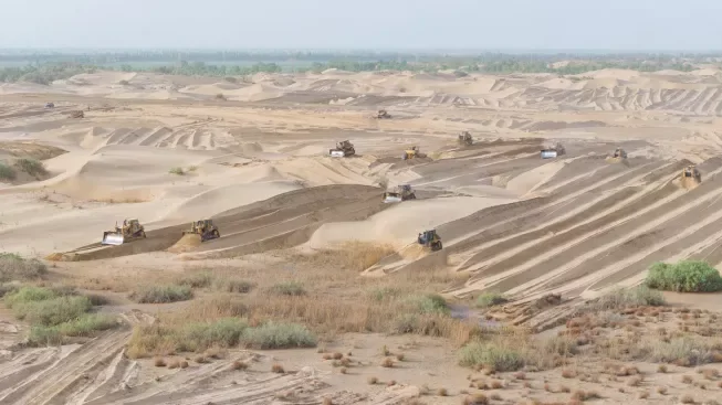 Nejdřív nikdo nevěřil, čínské řešení ale funguje. Druhá největší poušť světa se mění v les