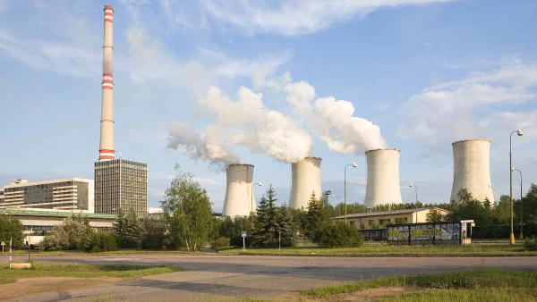 Delší život pro Počerady a Chvaletice. Tykačova Sev.en prodloužila výrobu v obou elektrárnách minimálně do března 2027