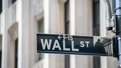 Březen na akciových trzích: Konflikt zasáhl nejen Blízký východ, ale i akciové trhy